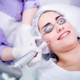 Resurfacing vom Gesicht mit Laser, Verjüngung Venus Viva | Klinika Mediestetik